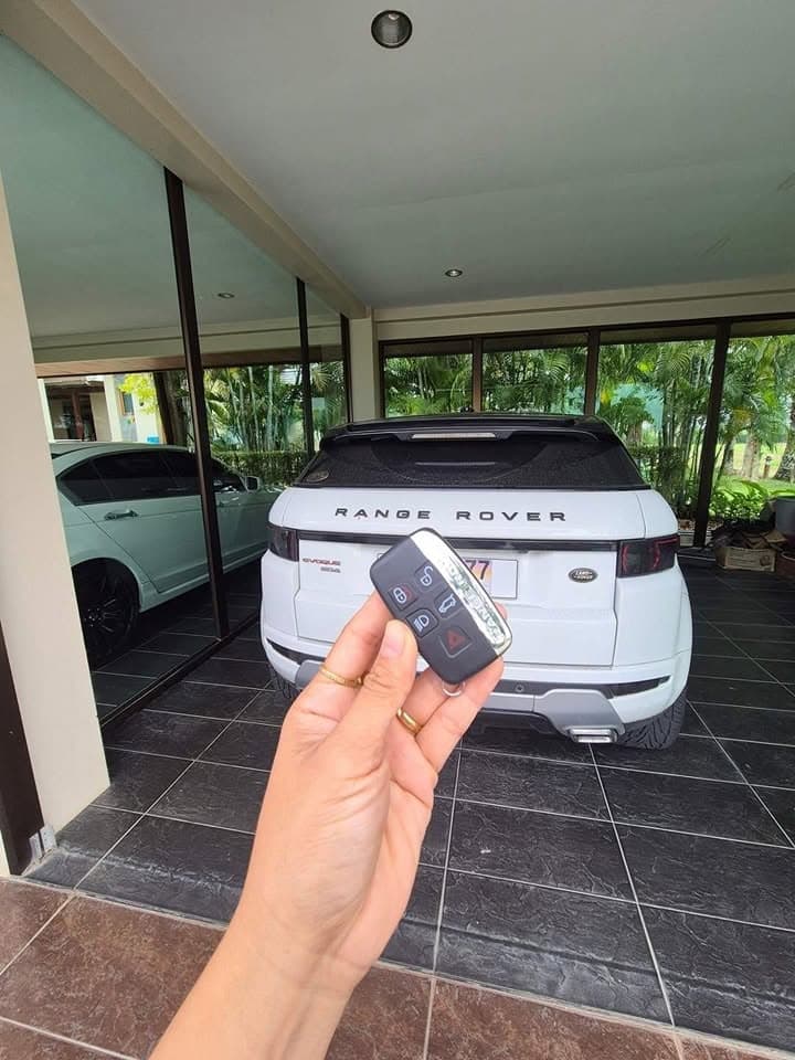 ช่างกุญแจราชบุรี กำลังเปิดประตูฉุกเฉิน